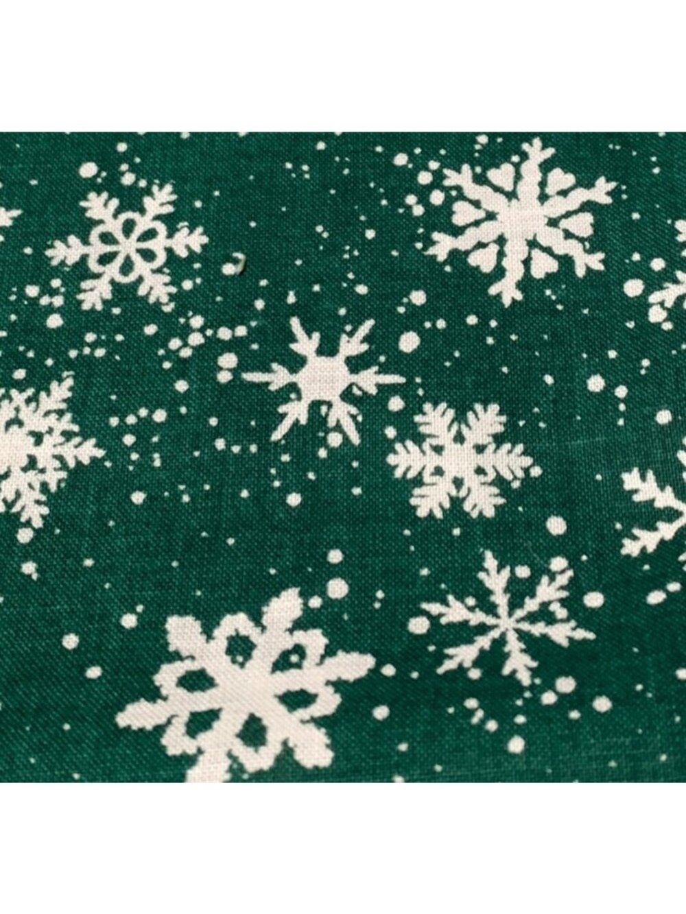 Green White Snowflake Cotton Fabric 1/2 yard x 44" Craft Sewing Quilting Hallmar